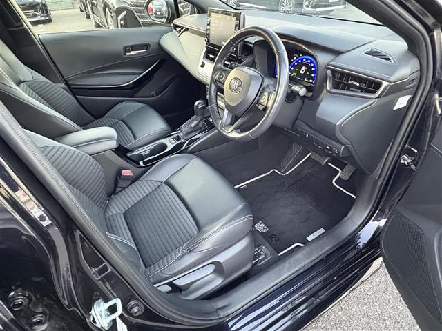 カローラツーリング ハイブリッド　ダブルバイビー　ナビ（ＢＴ／ＣＤ／ＤＶＤ／ＵＳＢ／Ｍｉｒａｃａｓｔ）　バックカメラ　フルセグテレビ　プリクラッシュセーフティ　ブラインドスポットモニター　コーナーセンサー　ブレーキホールド　オートハイビーム（23枚目）