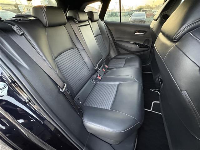 カローラツーリング ハイブリッド　ダブルバイビー　ナビ（ＢＴ／ＣＤ／ＤＶＤ／ＵＳＢ／Ｍｉｒａｃａｓｔ）　バックカメラ　フルセグテレビ　プリクラッシュセーフティ　ブラインドスポットモニター　コーナーセンサー　ブレーキホールド　オートハイビーム（27枚目）