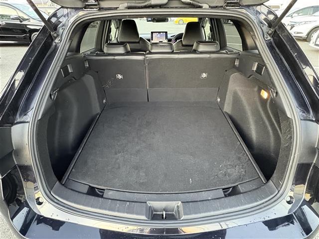 カローラツーリング ハイブリッド　ダブルバイビー　ナビ（ＢＴ／ＣＤ／ＤＶＤ／ＵＳＢ／Ｍｉｒａｃａｓｔ）　バックカメラ　フルセグテレビ　プリクラッシュセーフティ　ブラインドスポットモニター　コーナーセンサー　ブレーキホールド　オートハイビーム（32枚目）