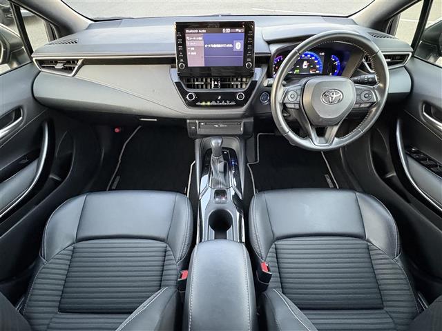 カローラツーリング ハイブリッド　ダブルバイビー　ナビ（ＢＴ／ＣＤ／ＤＶＤ／ＵＳＢ／Ｍｉｒａｃａｓｔ）　バックカメラ　フルセグテレビ　プリクラッシュセーフティ　ブラインドスポットモニター　コーナーセンサー　ブレーキホールド　オートハイビーム（42枚目）