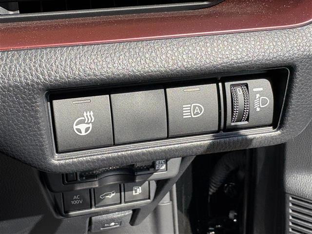 プリウス Ｚ　純正ナビ（ＢＴ／Ｍｉｒａｃａｓｔ／ＵＳＢ）　全方位カメラ　フルセグテレビ　純正プレミアムスピーカー　ＡＣ１００Ｖ　レーダークルーズコントロール　プリクラッシュセーフティ　ブラインド　スポットモニター（7枚目）