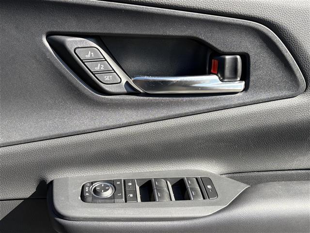 プリウス Ｚ　純正ナビ（ＢＴ／Ｍｉｒａｃａｓｔ／ＵＳＢ）　全方位カメラ　フルセグテレビ　純正プレミアムスピーカー　ＡＣ１００Ｖ　レーダークルーズコントロール　プリクラッシュセーフティ　ブラインド　スポットモニター（10枚目）