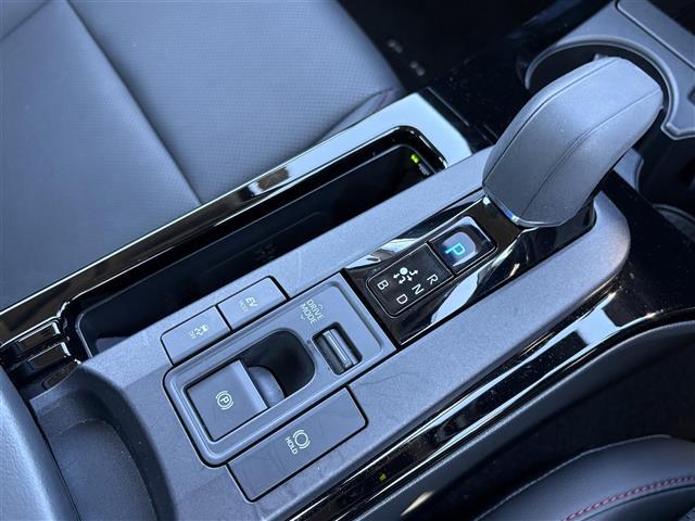 プリウス Ｚ　純正ナビ（ＢＴ／Ｍｉｒａｃａｓｔ／ＵＳＢ）　全方位カメラ　フルセグテレビ　純正プレミアムスピーカー　ＡＣ１００Ｖ　レーダークルーズコントロール　プリクラッシュセーフティ　ブラインド　スポットモニター（24枚目）