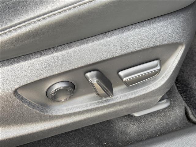 クラウンクロスオーバー Ｇアドバンスド・レザーパッケージ　ナビ　フルセグ　ステリモ　全方位カメラ　ＥＴＣ２．０　セーフティセンス　ＬＫＡ　ＡＣＣ　ＢＳＭ　ＡＢＨ　ＡＨＢ　デジタルミラー　パワーシート　シートヒーター＆クーラー　ＴＶキャンセラー　ＡＣ１００Ｖ（22枚目）