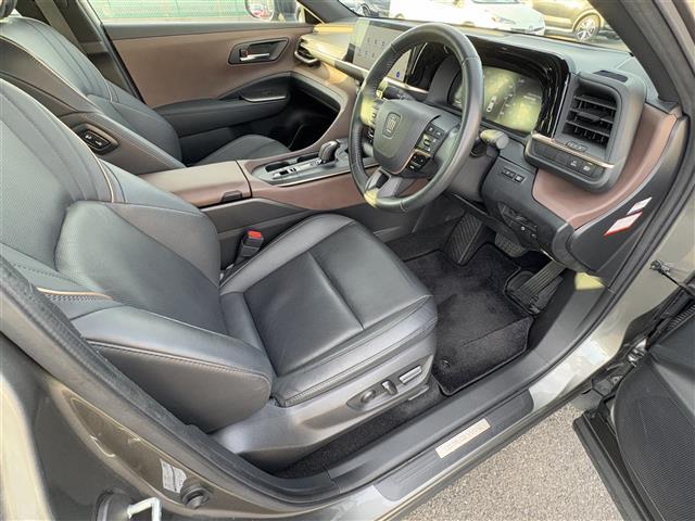 クラウンクロスオーバー Ｇアドバンスド・レザーパッケージ　ナビ　フルセグ　ステリモ　全方位カメラ　ＥＴＣ２．０　セーフティセンス　ＬＫＡ　ＡＣＣ　ＢＳＭ　ＡＢＨ　ＡＨＢ　デジタルミラー　パワーシート　シートヒーター＆クーラー　ＴＶキャンセラー　ＡＣ１００Ｖ（26枚目）