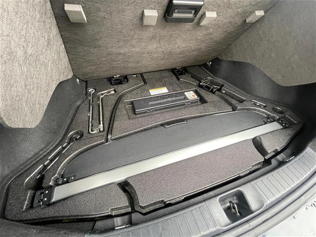 プリウス S 当店買取/社外8インチナビ/バックカメラ/PCS/LDA/クルーズコントロール/Bluetooth/LEDヘッド/AHB/Aライト/CD/DVD/USB/ISOFIX/純正アルミ/ETC(12枚目)