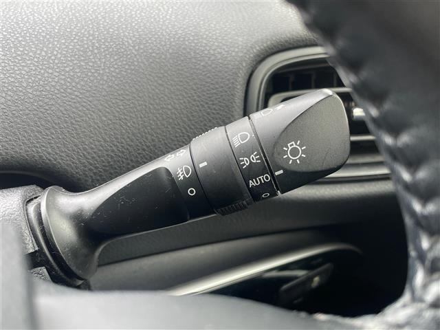 プリウス S 当店買取/社外8インチナビ/バックカメラ/PCS/LDA/クルーズコントロール/Bluetooth/LEDヘッド/AHB/Aライト/CD/DVD/USB/ISOFIX/純正アルミ/ETC(23枚目)