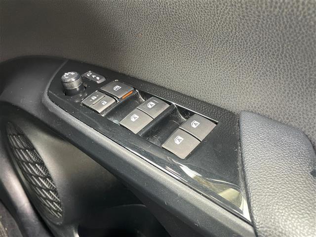 プリウス S 当店買取/社外8インチナビ/バックカメラ/PCS/LDA/クルーズコントロール/Bluetooth/LEDヘッド/AHB/Aライト/CD/DVD/USB/ISOFIX/純正アルミ/ETC(25枚目)