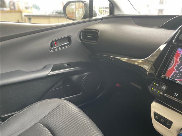 プリウス S 当店買取/社外8インチナビ/バックカメラ/PCS/LDA/クルーズコントロール/Bluetooth/LEDヘッド/AHB/Aライト/CD/DVD/USB/ISOFIX/純正アルミ/ETC(29枚目)