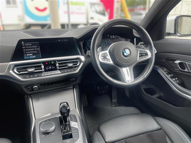 ３シリーズ ３２０ｉツーリング　Ｍスポーツ　当店買取／禁煙／３６０度カメラ／純正Ｍナビ／インテリセーフティ／ＡＣＣ／ＢＳＭ／アルカンターラコンビハーフレザー／置くだけ充電／ハンズフリーＰゲート／ＬＥＤヘッド／Ａライト／ＡＨＢ／Ｐアシストプラス（12枚目）