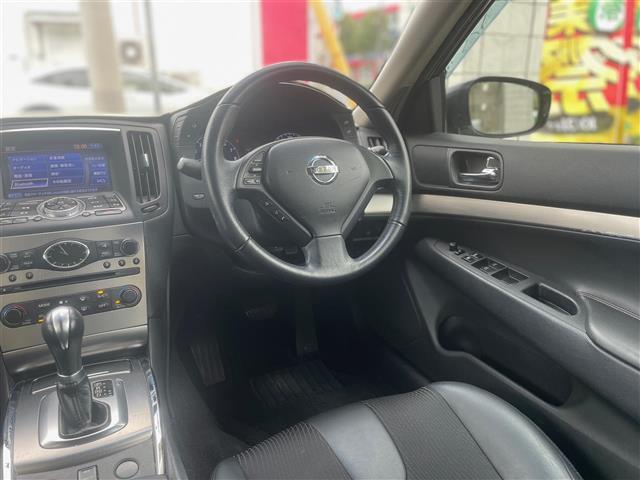 スカイライン 250GT 当店買取/禁煙/純正Mナビ/HDD/CD/DVD/AUX/ Bluetooth/バックカメラ/サイドカメラ/ハーフレザー/パワーシート/純正17AW/HID/Aライト/ETC/ドラレコ/保証書/V6(18枚目)