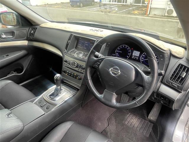 スカイライン 250GT 当店買取/禁煙/純正Mナビ/HDD/CD/DVD/AUX/ Bluetooth/バックカメラ/サイドカメラ/ハーフレザー/パワーシート/純正17AW/HID/Aライト/ETC/ドラレコ/保証書/V6(19枚目)