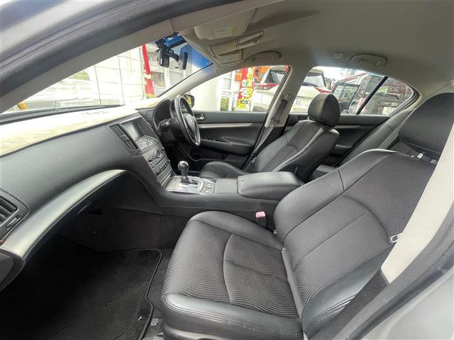 スカイライン 250GT 当店買取/禁煙/純正Mナビ/HDD/CD/DVD/AUX/ Bluetooth/バックカメラ/サイドカメラ/ハーフレザー/パワーシート/純正17AW/HID/Aライト/ETC/ドラレコ/保証書/V6(25枚目)