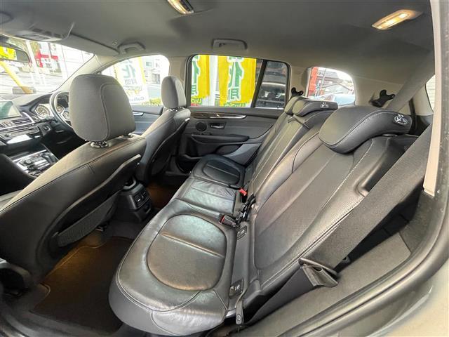 2シリーズ 218dグランツアラー ラグジュアリー 当店買取/禁煙/7人乗/黒革/アドバンスドアクティブセーフティ/ACC/ハンズフリーPゲート/シートヒーター/LEDヘッド/Aライト/ミラー一体型ETC/TRC/バックカメラ/純正17AW(21枚目)