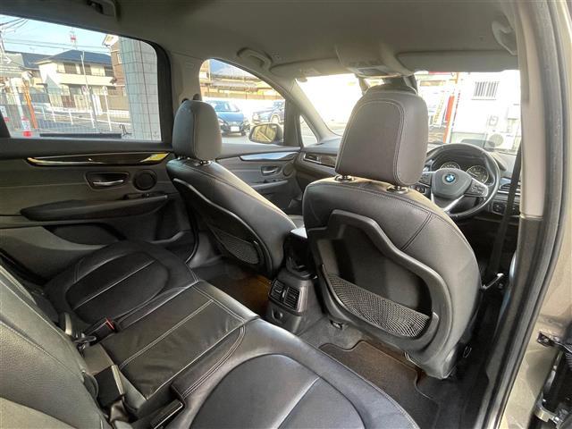 2シリーズ 218dグランツアラー ラグジュアリー 当店買取/禁煙/7人乗/黒革/アドバンスドアクティブセーフティ/ACC/ハンズフリーPゲート/シートヒーター/LEDヘッド/Aライト/ミラー一体型ETC/TRC/バックカメラ/純正17AW(25枚目)