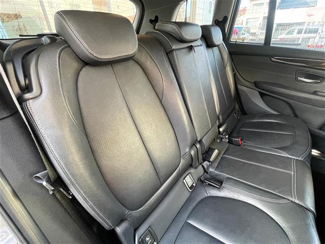 2シリーズ 218dグランツアラー ラグジュアリー 当店買取/禁煙/7人乗/黒革/アドバンスドアクティブセーフティ/ACC/ハンズフリーPゲート/シートヒーター/LEDヘッド/Aライト/ミラー一体型ETC/TRC/バックカメラ/純正17AW(35枚目)