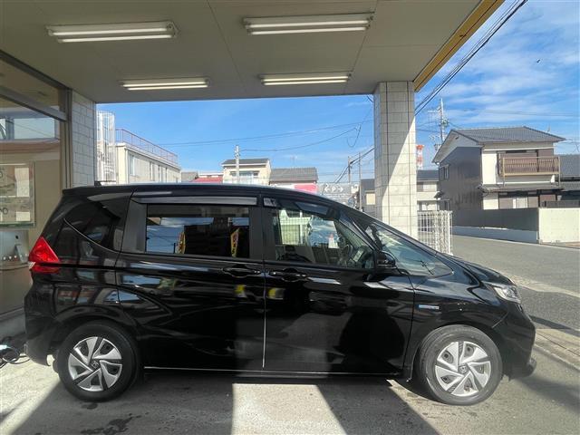 フリードハイブリッド ハイブリッド・Ｇホンダセンシング　当店買取／１オナ／禁煙／６人乗／純正９インチプレミアムインタナビ／純正リヤモニター／ホンダセンシング／シートヒーター／ビルトインＥＴＣ／ＬＥＤヘッド／ＩＳＯＦＩＸ／両側Ｐスライドドア／スペアキー（16枚目）