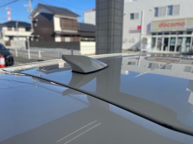 カローラフィールダー ハイブリッドG エアロツアラー・ダブルバイビー 当店買取/禁煙/純正エアロ/TRDFエアロ/純正ナビ/フルセグ/バックカメラ/Bluetooth/SD/CD/DVD/ハーフレザー/社外マフラー/社外16AW/HID/Aライト/ISOFIX(11枚目)