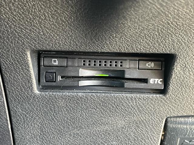 カローラフィールダー ハイブリッドG エアロツアラー・ダブルバイビー 当店買取/禁煙/純正エアロ/TRDFエアロ/純正ナビ/フルセグ/バックカメラ/Bluetooth/SD/CD/DVD/ハーフレザー/社外マフラー/社外16AW/HID/Aライト/ISOFIX(29枚目)