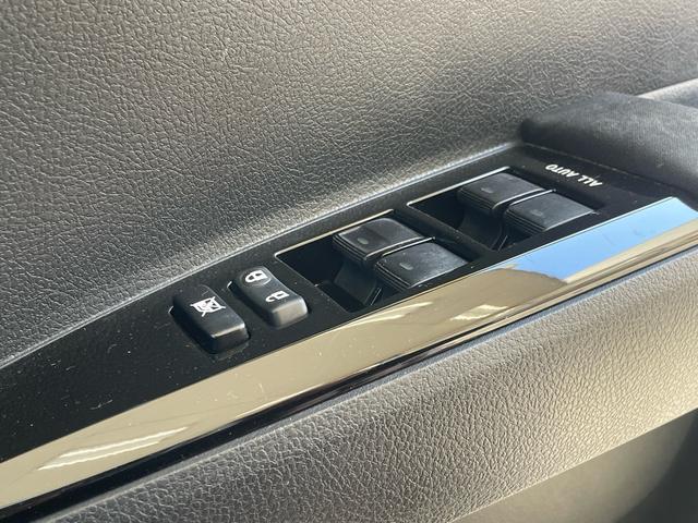 カローラフィールダー ハイブリッドG エアロツアラー・ダブルバイビー 当店買取/禁煙/純正エアロ/TRDFエアロ/純正ナビ/フルセグ/バックカメラ/Bluetooth/SD/CD/DVD/ハーフレザー/社外マフラー/社外16AW/HID/Aライト/ISOFIX(31枚目)