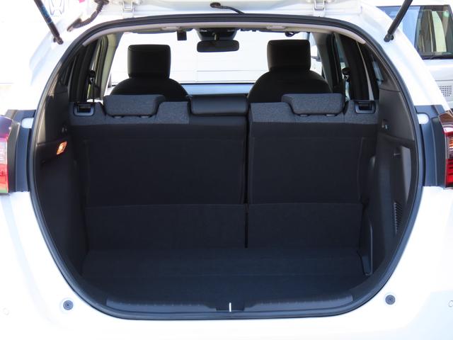 フィット e:HEVホーム レンタアップカー 9インチプレミアムインターナビ リアカメラ ETC2.0 HondaCONNNECT フロントドライブレコーダー パーキングセンサー HondaSENSING 禁煙車 スマートキー(12枚目)
