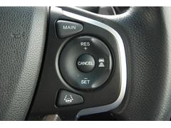 ホンダの先進の安全運転支援システム「ホンダセンシング」を装備しています！ハンドルのスイッチではアダプティブオートクルーズとレーンキープがお使い頂けます。 3