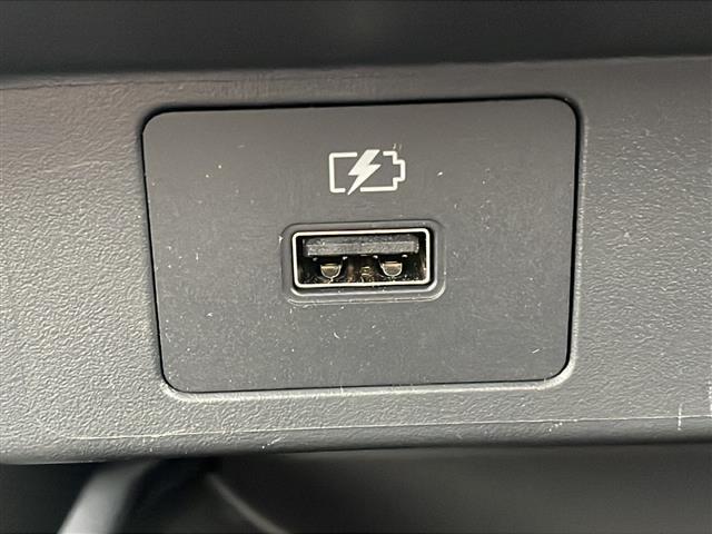 ノート オーテック　純正ＳＤナビ　Ｂｌｕｅｔｏｏｔｈ　フルセグＴＶ　バックカメラ　ＬＥＤオートライト　オートマチックハイビーム　サイドエアバッグ　スマートキー冷房ＡＡＣ　ＵＳＢ入力端子　レザーシート　純正エアロ（7枚目）