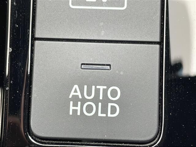 ノート オーテック　純正ＳＤナビ　Ｂｌｕｅｔｏｏｔｈ　フルセグＴＶ　バックカメラ　ＬＥＤオートライト　オートマチックハイビーム　サイドエアバッグ　スマートキー冷房ＡＡＣ　ＵＳＢ入力端子　レザーシート　純正エアロ（8枚目）