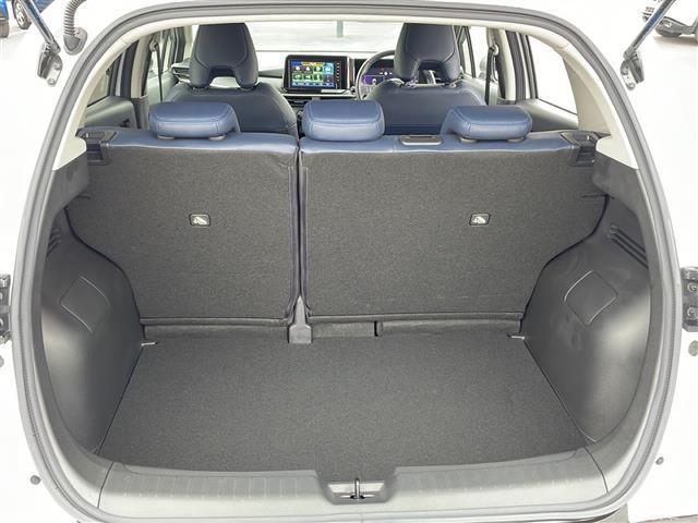 ノート オーテック　純正ＳＤナビ　Ｂｌｕｅｔｏｏｔｈ　フルセグＴＶ　バックカメラ　ＬＥＤオートライト　オートマチックハイビーム　サイドエアバッグ　スマートキー冷房ＡＡＣ　ＵＳＢ入力端子　レザーシート　純正エアロ（16枚目）