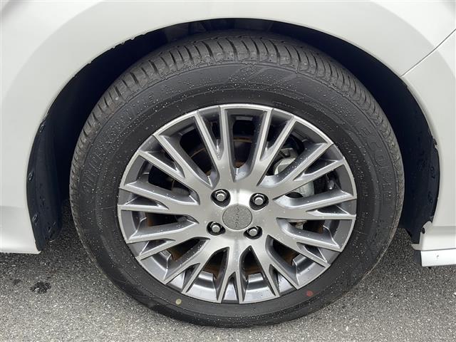 ノート オーテック　純正ＳＤナビ　Ｂｌｕｅｔｏｏｔｈ　フルセグＴＶ　バックカメラ　ＬＥＤオートライト　オートマチックハイビーム　サイドエアバッグ　スマートキー冷房ＡＡＣ　ＵＳＢ入力端子　レザーシート　純正エアロ（17枚目）