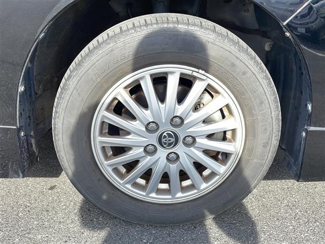 ヴォクシー ハイブリッドＶ　純正ＳＤナビ（Ｂｌｕｅｔｏｏｔｈ，バックカメラ，フルセグＴＶ）　ＬＥＤオートライト　ＵＳＢ入力端子　スマートキー　ＥＴＣ　冷房ＷＡＣ　純正フロアマット　シートヒーター　両側パワースライドドア（17枚目）