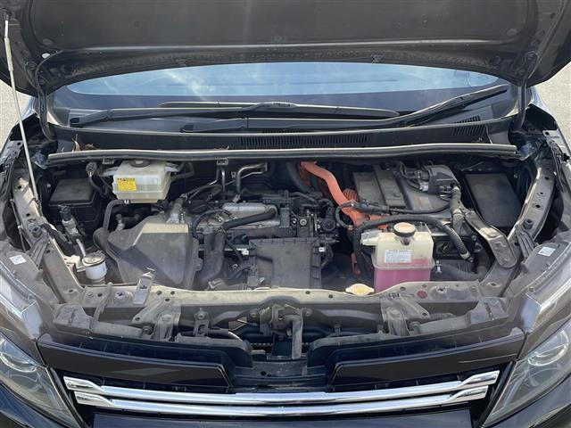 ヴォクシー ハイブリッドＶ　純正ＳＤナビ（Ｂｌｕｅｔｏｏｔｈ，バックカメラ，フルセグＴＶ）　ＬＥＤオートライト　ＵＳＢ入力端子　スマートキー　ＥＴＣ　冷房ＷＡＣ　純正フロアマット　シートヒーター　両側パワースライドドア（35枚目）