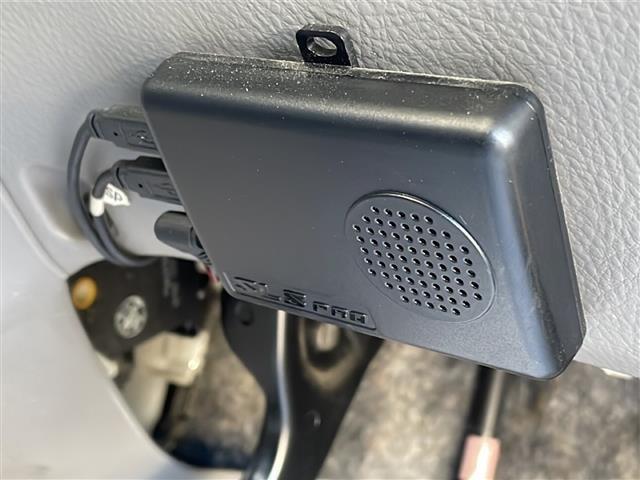 アルファードＧ ＭＳ　リミテッド　社外ＳＤナビ（Ｂｌｕｅｔｏｏｔｈ，バックカメラ，フルセグＴＶ，ＣＤ，ＤＶＤ）　サンルーフ　盗難防止装置　冷房ＷＡＣ　スペアキー　３列シート　純正フロアマット　両側パワースライドドア（8枚目）