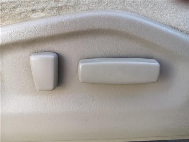 エスティマＴ Ｇ　純正ナビ　ＣＤ　ＤＶＤ　ＭＤ　ＡＭ　ＦＭ　ＴＶ　クルコン　ＥＴＣ　Ｂカメラ　フロントカメラ　両側スライドドア　前方コーナーセンサー　オートライト　Ｆフォグ　キセノンライト　ヘッドライトレベライザー（7枚目）