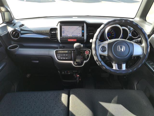 Ｎ－ＢＯＸカスタム Ｇ　ＳＳパッケージ　純正ナビ　ＣＤ　ＤＶＤ　ＡＭ　ＦＭ　ＴＶ　ｉＰｏｄ　ＳＤ　ＵＳＢ　ＢＴ　ＶＴＲ　ＡＵＸ　シートヒーター　両側パワスラ　ＥＴＣ　Ｂカメラ　前方ドラレコ　アイドリングストップ　オートライト　ＬＥＤライト（2枚目）