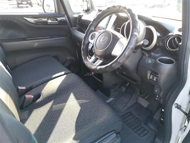 Ｎ－ＢＯＸカスタム Ｇ　ＳＳパッケージ　純正ナビ　ＣＤ　ＤＶＤ　ＡＭ　ＦＭ　ＴＶ　ｉＰｏｄ　ＳＤ　ＵＳＢ　ＢＴ　ＶＴＲ　ＡＵＸ　シートヒーター　両側パワスラ　ＥＴＣ　Ｂカメラ　前方ドラレコ　アイドリングストップ　オートライト　ＬＥＤライト（28枚目）