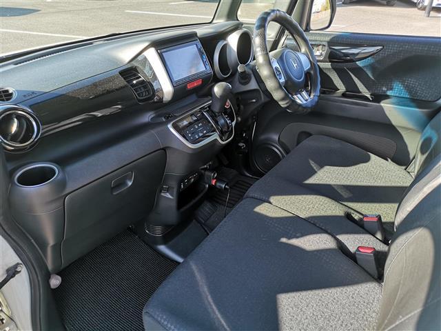 Ｎ－ＢＯＸカスタム Ｇ　ＳＳパッケージ　純正ナビ　ＣＤ　ＤＶＤ　ＡＭ　ＦＭ　ＴＶ　ｉＰｏｄ　ＳＤ　ＵＳＢ　ＢＴ　ＶＴＲ　ＡＵＸ　シートヒーター　両側パワスラ　ＥＴＣ　Ｂカメラ　前方ドラレコ　アイドリングストップ　オートライト　ＬＥＤライト（33枚目）