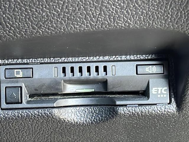 プリウス Ｓセーフティプラス　純正ＳＤナビ（Ｂｌｕｅｔｏｏｔｈ，バックカメラ，フルセグＴＶ，ＣＤ，ＤＶＤ）　横滑り防止装置　クルーズコントロール　コーナーセンサー　レーンキープアシスト　ＬＥＤオートライト　オートマチックハイビーム（5枚目）