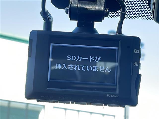 プリウス Ｓセーフティプラス　純正ＳＤナビ（Ｂｌｕｅｔｏｏｔｈ，バックカメラ，フルセグＴＶ，ＣＤ，ＤＶＤ）　横滑り防止装置　クルーズコントロール　コーナーセンサー　レーンキープアシスト　ＬＥＤオートライト　オートマチックハイビーム（6枚目）