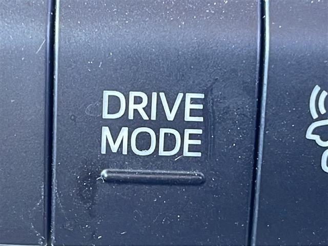 プリウス Ｓセーフティプラス　純正ＳＤナビ（Ｂｌｕｅｔｏｏｔｈ，バックカメラ，フルセグＴＶ，ＣＤ，ＤＶＤ）　横滑り防止装置　クルーズコントロール　コーナーセンサー　レーンキープアシスト　ＬＥＤオートライト　オートマチックハイビーム（12枚目）