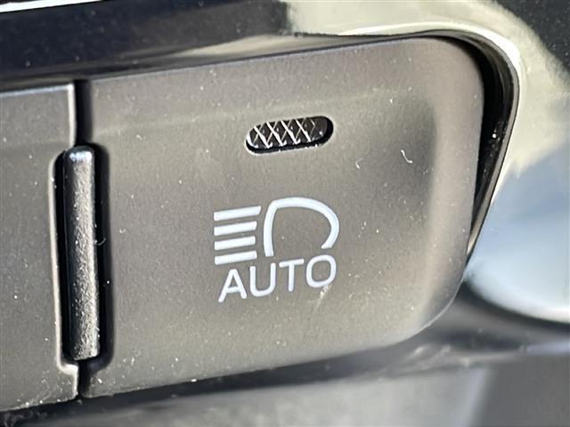 プリウス Ｓセーフティプラス　純正ＳＤナビ（Ｂｌｕｅｔｏｏｔｈ，バックカメラ，フルセグＴＶ，ＣＤ，ＤＶＤ）　横滑り防止装置　クルーズコントロール　コーナーセンサー　レーンキープアシスト　ＬＥＤオートライト　オートマチックハイビーム（13枚目）