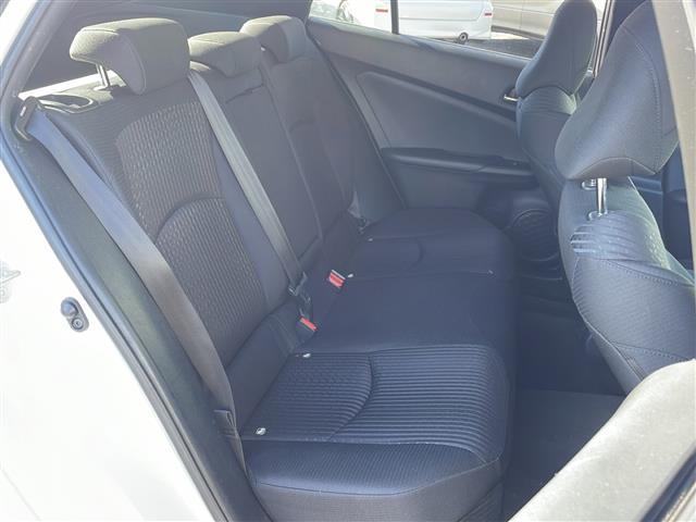 プリウス Ｓセーフティプラス　純正ＳＤナビ（Ｂｌｕｅｔｏｏｔｈ，バックカメラ，フルセグＴＶ，ＣＤ，ＤＶＤ）　横滑り防止装置　クルーズコントロール　コーナーセンサー　レーンキープアシスト　ＬＥＤオートライト　オートマチックハイビーム（15枚目）