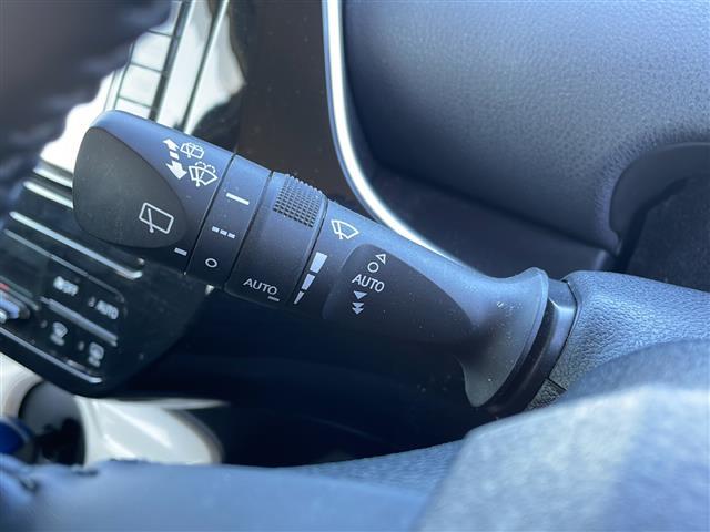 プリウス Ｓセーフティプラス　純正ＳＤナビ（Ｂｌｕｅｔｏｏｔｈ，バックカメラ，フルセグＴＶ，ＣＤ，ＤＶＤ）　横滑り防止装置　クルーズコントロール　コーナーセンサー　レーンキープアシスト　ＬＥＤオートライト　オートマチックハイビーム（24枚目）