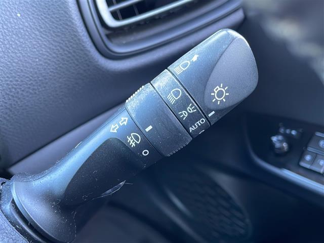 プリウス Ｓセーフティプラス　純正ＳＤナビ（Ｂｌｕｅｔｏｏｔｈ，バックカメラ，フルセグＴＶ，ＣＤ，ＤＶＤ）　横滑り防止装置　クルーズコントロール　コーナーセンサー　レーンキープアシスト　ＬＥＤオートライト　オートマチックハイビーム（26枚目）