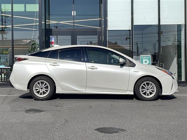 プリウス Ｓセーフティプラス　純正ＳＤナビ（Ｂｌｕｅｔｏｏｔｈ，バックカメラ，フルセグＴＶ，ＣＤ，ＤＶＤ）　横滑り防止装置　クルーズコントロール　コーナーセンサー　レーンキープアシスト　ＬＥＤオートライト　オートマチックハイビーム（35枚目）