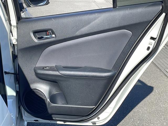 プリウス Ｓセーフティプラス　純正ＳＤナビ（Ｂｌｕｅｔｏｏｔｈ，バックカメラ，フルセグＴＶ，ＣＤ，ＤＶＤ）　横滑り防止装置　クルーズコントロール　コーナーセンサー　レーンキープアシスト　ＬＥＤオートライト　オートマチックハイビーム（38枚目）