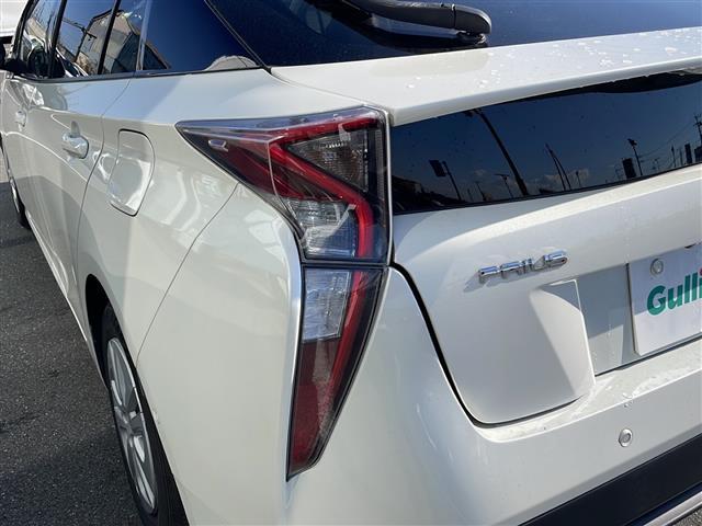 プリウス Ｓセーフティプラス　純正ＳＤナビ（Ｂｌｕｅｔｏｏｔｈ，バックカメラ，フルセグＴＶ，ＣＤ，ＤＶＤ）　横滑り防止装置　クルーズコントロール　コーナーセンサー　レーンキープアシスト　ＬＥＤオートライト　オートマチックハイビーム（43枚目）