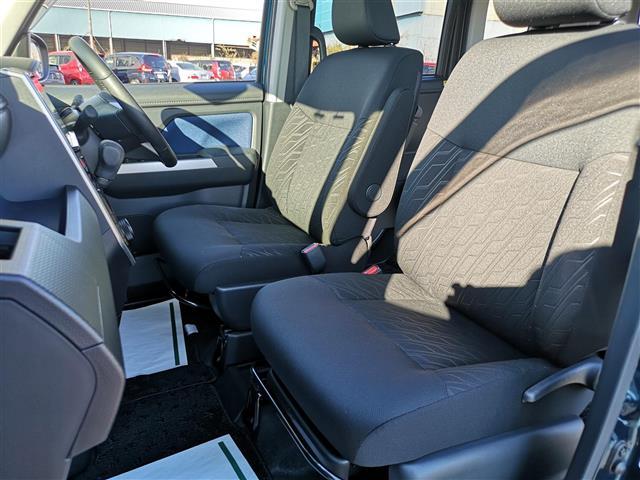 ルーミー カスタムG S 純正ナビ AM FM DISC SD TV BT USB iPod HDMI シートヒーター 両側電動 ETC 全方位カメラ 後方コーナーセンサー アイドリングストップ 横滑り防止装置 衝突被害軽減(33枚目)