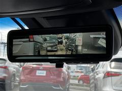 ◆スマートルームミラー◆車室内の状況にかかわらず、車両後方にあるカメラの映像をルームミラーに映し出します。 7