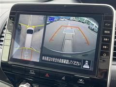 ◆全方位カメラ◆クルマを真上から見下ろしているかのような映像で、車庫入れや縦列駐車などの駐車時に、自車と駐車位置の関係をひと目で確認でき、スムースな駐車をサポート♪♪ 5